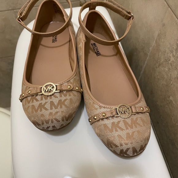 COPY - New MK flats size 4 but runs big - Picture 2 of 16